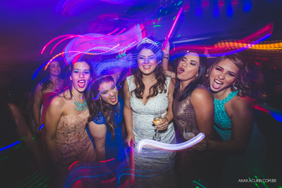 Casamento da noiva Érika e do noivo Leonardo, na Vila Militar de São Pedro da Aldeia. Fotografia por Ana Kacurin. Filmagem por Kim Derick Filmes.