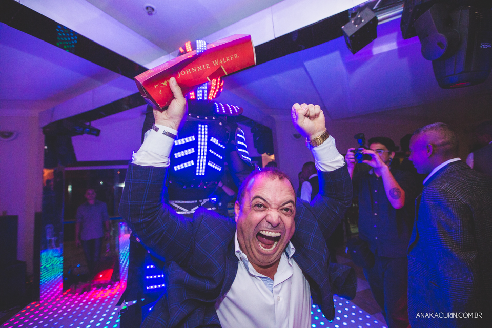 Casamento da noiva Érika e do noivo Leonardo, na Vila Militar de São Pedro da Aldeia. Fotografia por Ana Kacurin. Filmagem por Kim Derick Filmes.