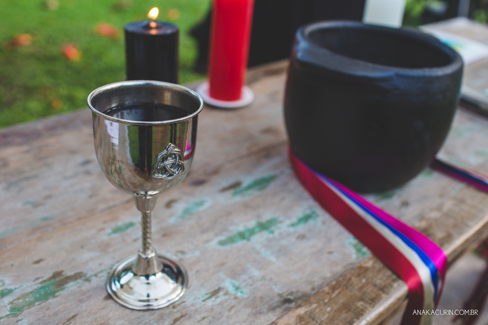 Ana Kacurin, casamento, casamento ao ar livre, casamento celta, Casamento Colorido, casamento de dia, casamento diurno, casamento wicca, casamento wiccano, casório, dark, gótico, Handfasting, Hotel Atlântico Sul, Kim Derick Filmes, Luiza e Evandro