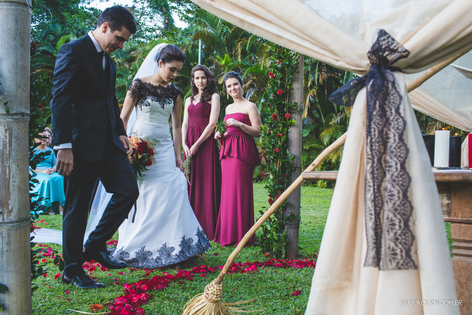 Ana Kacurin, casamento, casamento ao ar livre, casamento celta, Casamento Colorido, casamento de dia, casamento diurno, casamento wicca, casamento wiccano, casório, dark, gótico, Handfasting, Hotel Atlântico Sul, Kim Derick Filmes, Luiza e Evandro