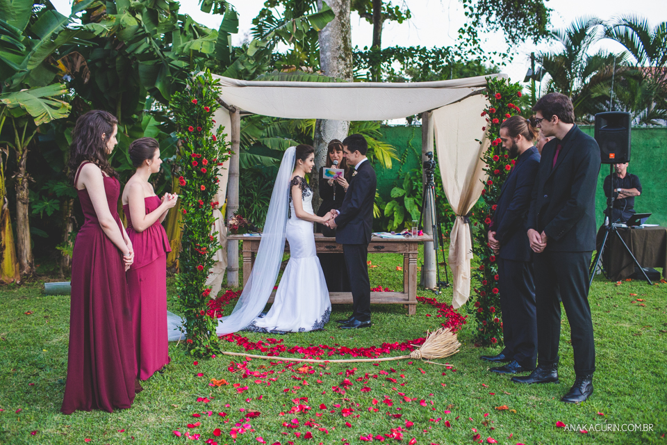 Ana Kacurin, casamento, casamento ao ar livre, casamento celta, Casamento Colorido, casamento de dia, casamento diurno, casamento wicca, casamento wiccano, casório, dark, gótico, Handfasting, Hotel Atlântico Sul, Kim Derick Filmes, Luiza e Evandro