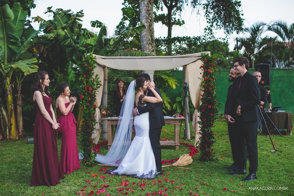 Ana Kacurin, casamento, casamento ao ar livre, casamento celta, Casamento Colorido, casamento de dia, casamento diurno, casamento wicca, casamento wiccano, casório, dark, gótico, Handfasting, Hotel Atlântico Sul, Kim Derick Filmes, Luiza e Evandro