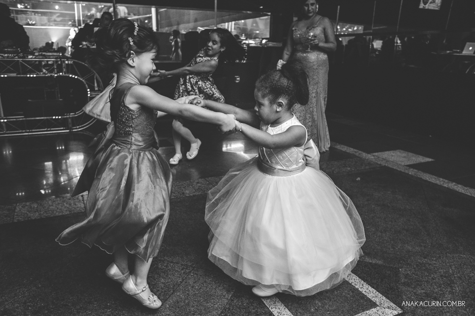 Casamento da Thamiris e do Igor, que aconteceu no Coliseum, na cidade do Rio de Janeiro, fotografado pela Ana Kacurin