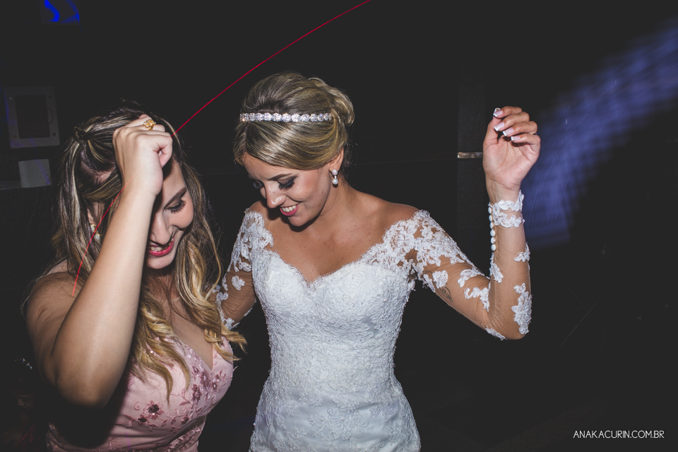 Casamento da Thamiris e do Igor, que aconteceu no Coliseum, na cidade do Rio de Janeiro, fotografado pela Ana Kacurin