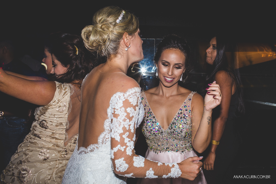 Casamento da Thamiris e do Igor, que aconteceu no Coliseum, na cidade do Rio de Janeiro, fotografado pela Ana Kacurin