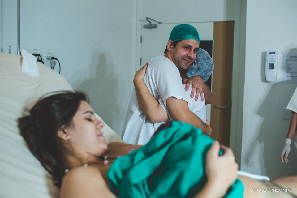 Parto natural hospitalar de Sofia, que aconteceu na Perinatal de Laranjeiras e teve a fotografia feita por Ana Kacurin.