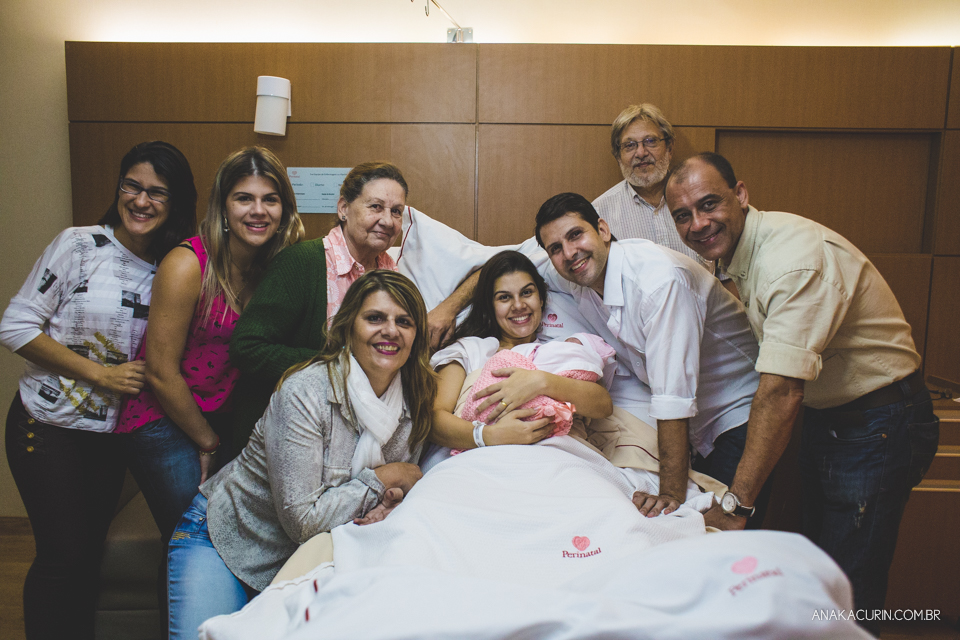 Parto natural hospitalar de Sofia, que aconteceu na Perinatal de Laranjeiras e teve a fotografia feita por Ana Kacurin.