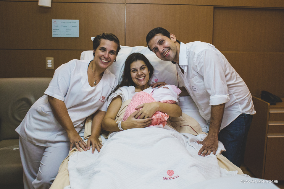 Parto natural hospitalar de Sofia, que aconteceu na Perinatal de Laranjeiras e teve a fotografia feita por Ana Kacurin.