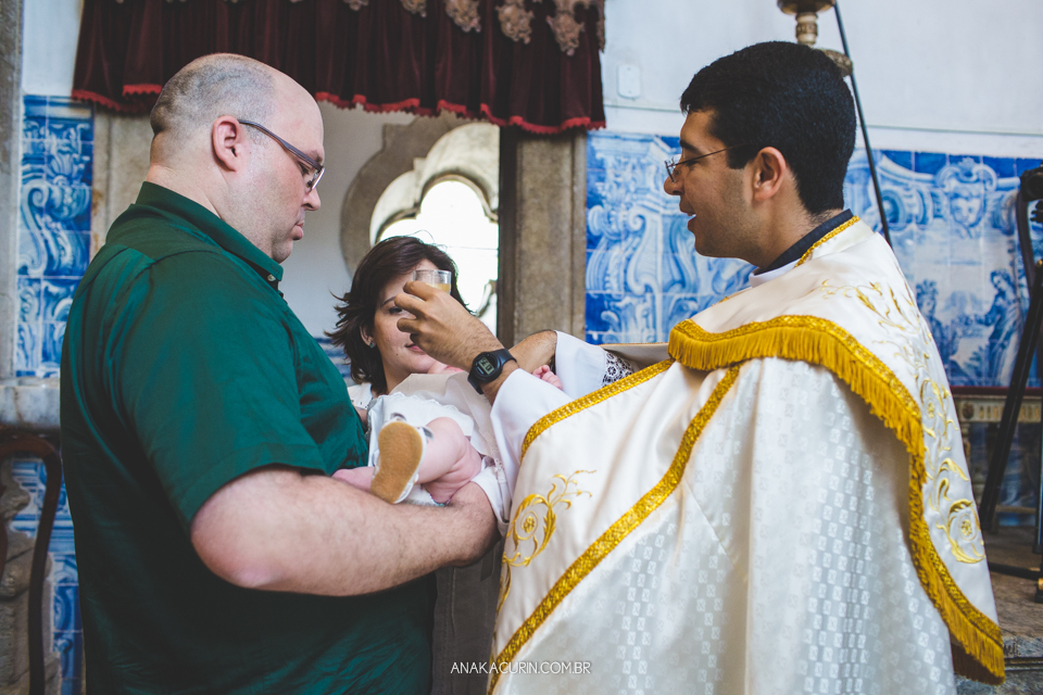 Batizado da Gabi, que aconteceu na igraja Nossa Senhora do Outeiro da Glória, no Rio de Janeiro. Bebê sendo ungida.