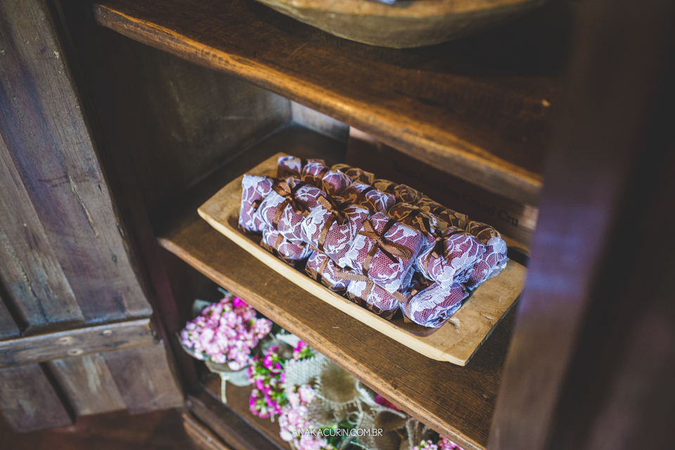 Casamento Mini Wedding da Bruna e Pablo que aconteceu no Restaurante Quinta, em Vargem Grande, Rio de Janeiro, Fotografia de casamento por Ana Kacurin. Casamento de dia, ao ar livre.