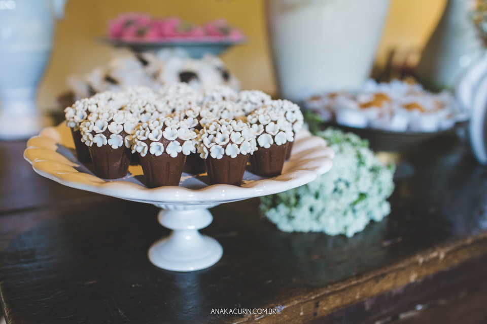 Casamento Mini Wedding da Bruna e Pablo que aconteceu no Restaurante Quinta, em Vargem Grande, Rio de Janeiro, Fotografia de casamento por Ana Kacurin. Casamento de dia, ao ar livre.