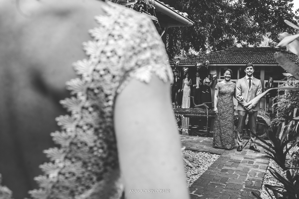 Casamento Mini Wedding da Bruna e Pablo que aconteceu no Restaurante Quinta, em Vargem Grande, Rio de Janeiro, Fotografia de casamento por Ana Kacurin. Casamento de dia, ao ar livre.
