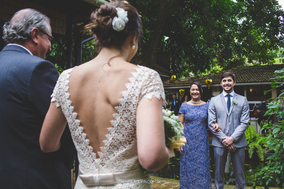 Casamento Mini Wedding da Bruna e Pablo que aconteceu no Restaurante Quinta, em Vargem Grande, Rio de Janeiro, Fotografia de casamento por Ana Kacurin. Casamento de dia, ao ar livre.