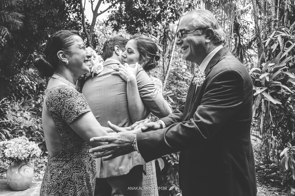 Casamento Mini Wedding da Bruna e Pablo que aconteceu no Restaurante Quinta, em Vargem Grande, Rio de Janeiro, Fotografia de casamento por Ana Kacurin. Casamento de dia, ao ar livre.