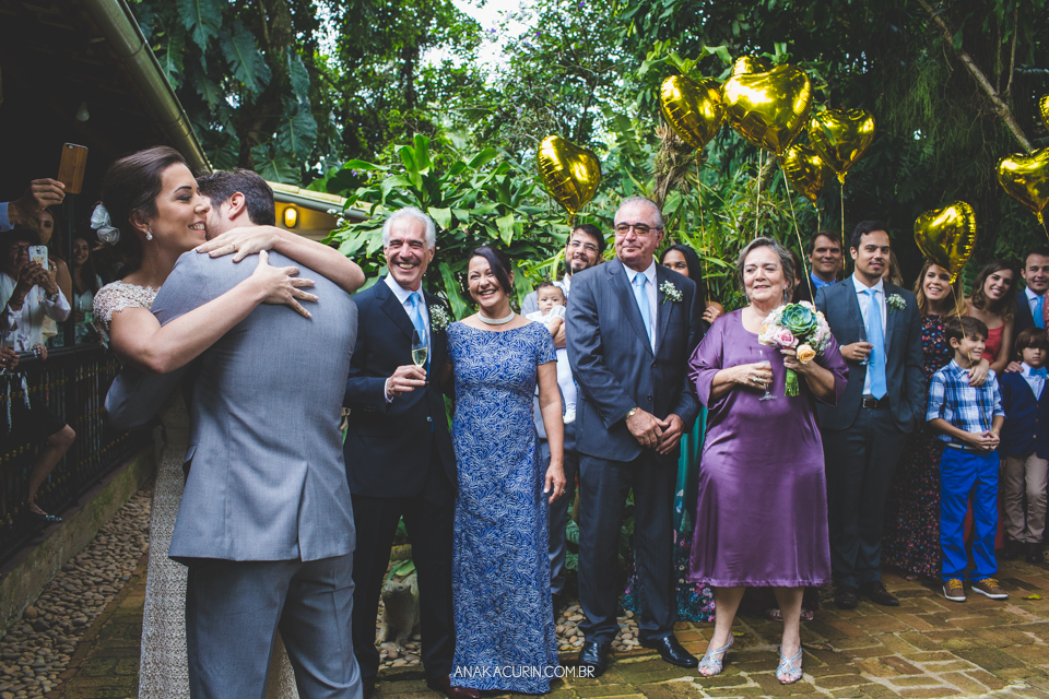 Casamento Mini Wedding da Bruna e Pablo que aconteceu no Restaurante Quinta, em Vargem Grande, Rio de Janeiro, Fotografia de casamento por Ana Kacurin. Casamento de dia, ao ar livre.