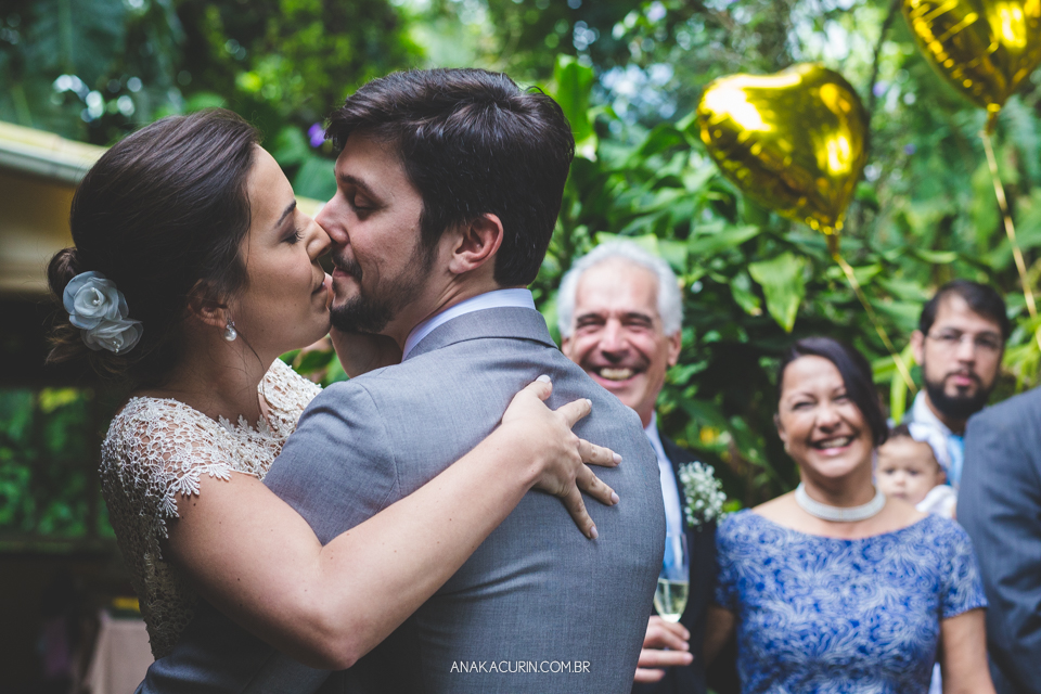 Casamento Mini Wedding da Bruna e Pablo que aconteceu no Restaurante Quinta, em Vargem Grande, Rio de Janeiro, Fotografia de casamento por Ana Kacurin. Casamento de dia, ao ar livre.