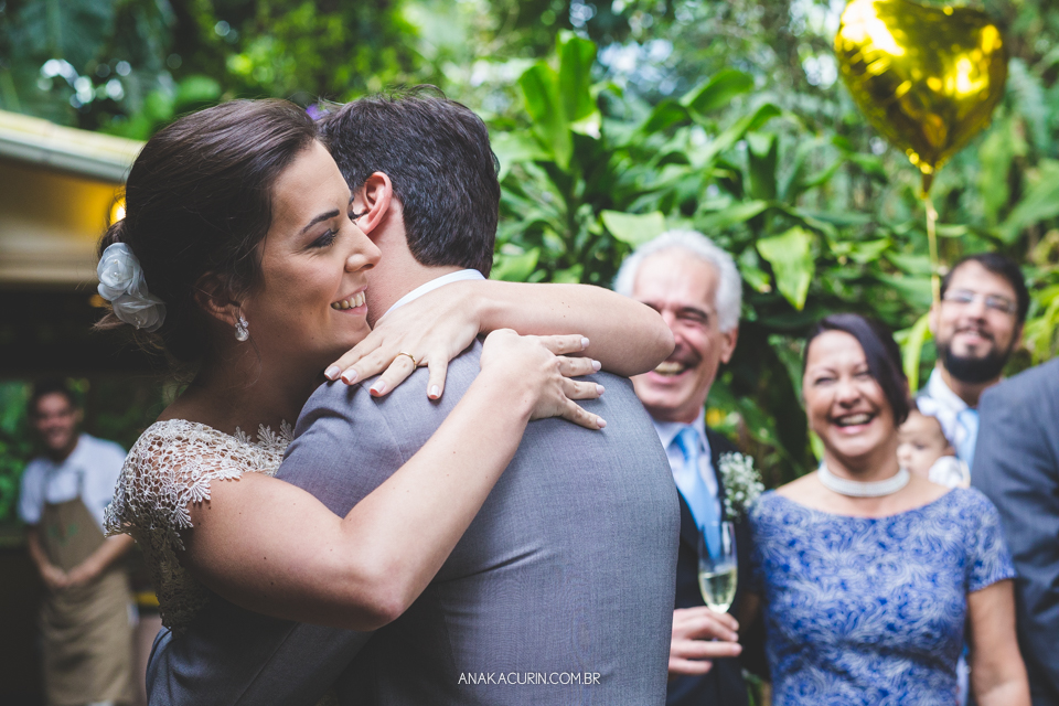 Casamento Mini Wedding da Bruna e Pablo que aconteceu no Restaurante Quinta, em Vargem Grande, Rio de Janeiro, Fotografia de casamento por Ana Kacurin. Casamento de dia, ao ar livre.