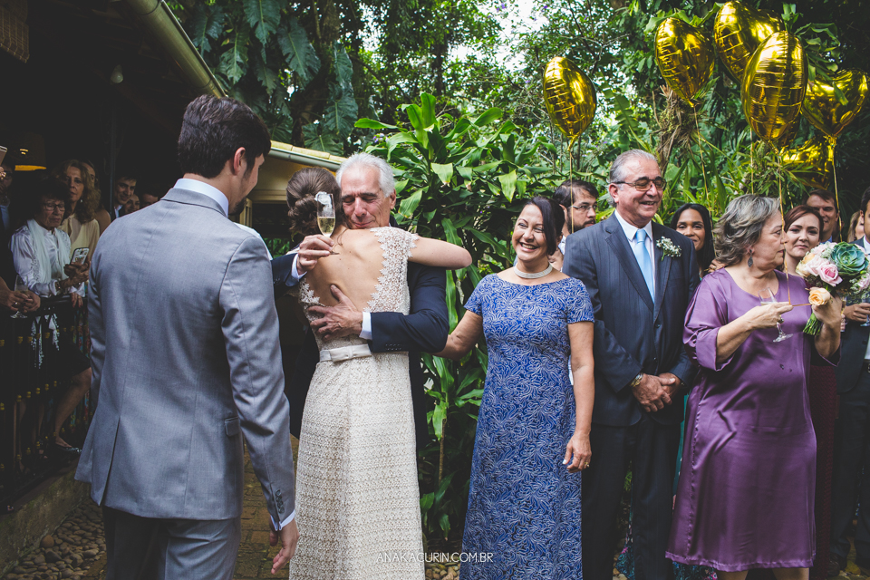 Casamento Mini Wedding da Bruna e Pablo que aconteceu no Restaurante Quinta, em Vargem Grande, Rio de Janeiro, Fotografia de casamento por Ana Kacurin. Casamento de dia, ao ar livre.
