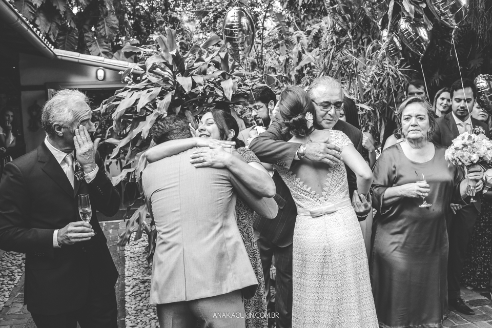 Casamento Mini Wedding da Bruna e Pablo que aconteceu no Restaurante Quinta, em Vargem Grande, Rio de Janeiro, Fotografia de casamento por Ana Kacurin. Casamento de dia, ao ar livre.