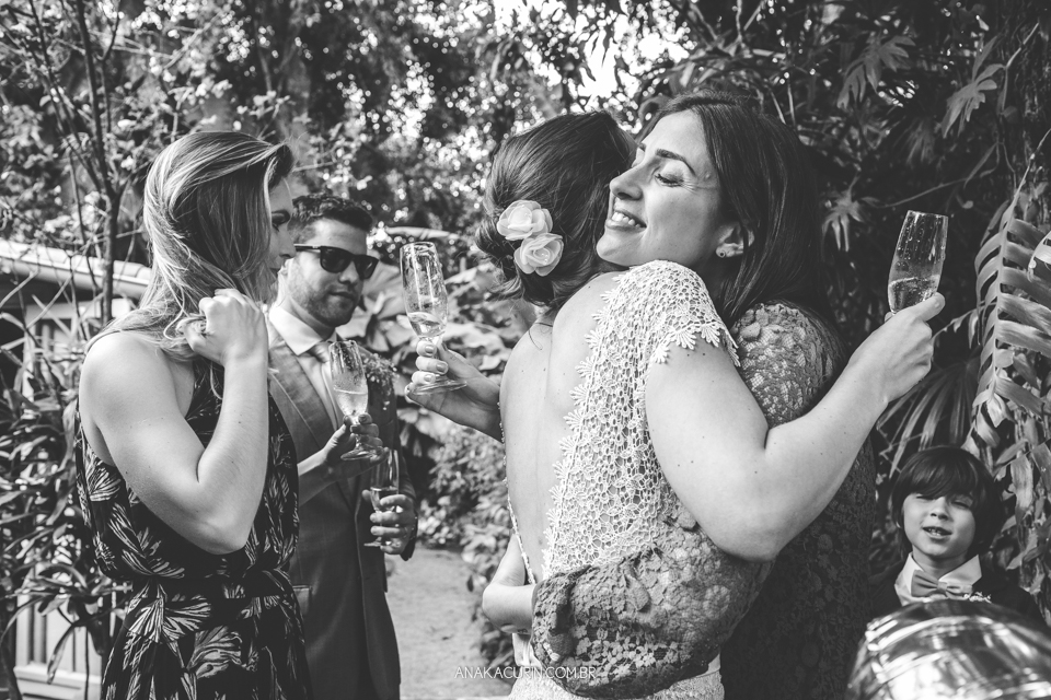 Casamento Mini Wedding da Bruna e Pablo que aconteceu no Restaurante Quinta, em Vargem Grande, Rio de Janeiro, Fotografia de casamento por Ana Kacurin. Casamento de dia, ao ar livre.