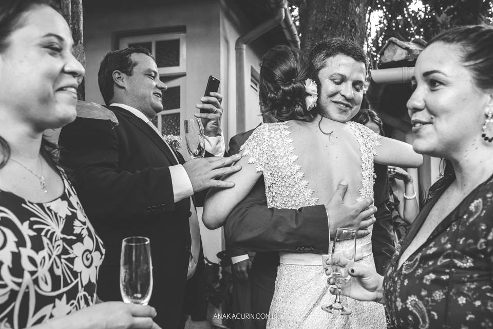 Casamento Mini Wedding da Bruna e Pablo que aconteceu no Restaurante Quinta, em Vargem Grande, Rio de Janeiro, Fotografia de casamento por Ana Kacurin. Casamento de dia, ao ar livre.