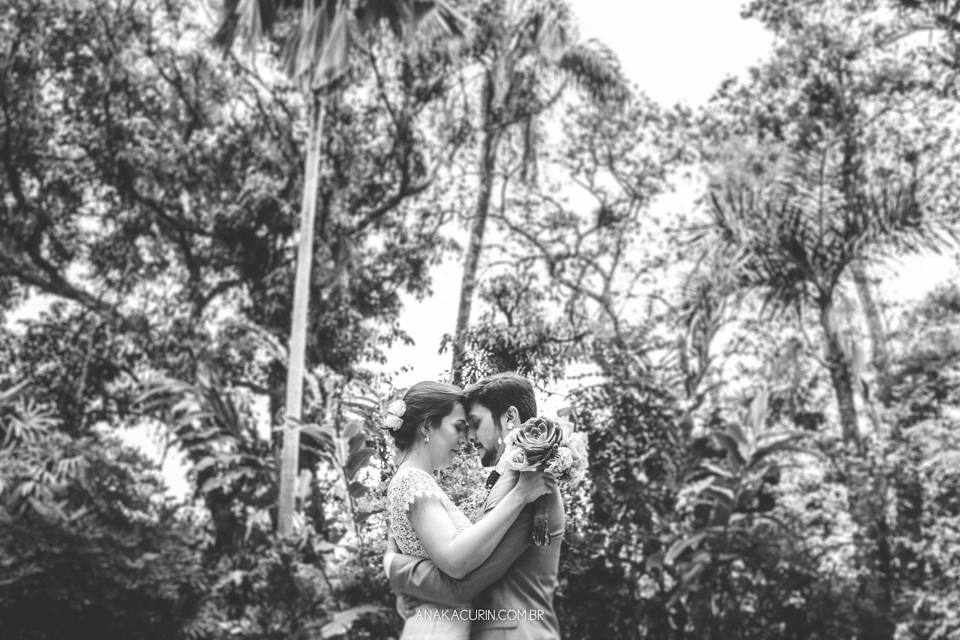 Casamento Mini Wedding da Bruna e Pablo que aconteceu no Restaurante Quinta, em Vargem Grande, Rio de Janeiro, Fotografia de casamento por Ana Kacurin. Casamento de dia, ao ar livre.