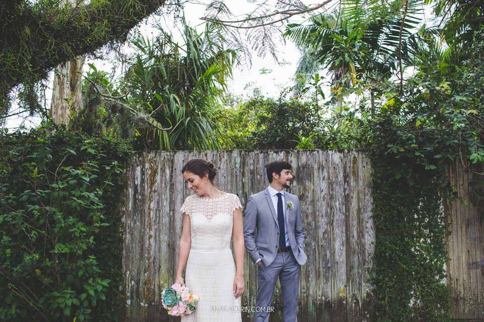 Casamento Mini Wedding da Bruna e Pablo que aconteceu no Restaurante Quinta, em Vargem Grande, Rio de Janeiro, Fotografia de casamento por Ana Kacurin. Casamento de dia, ao ar livre.