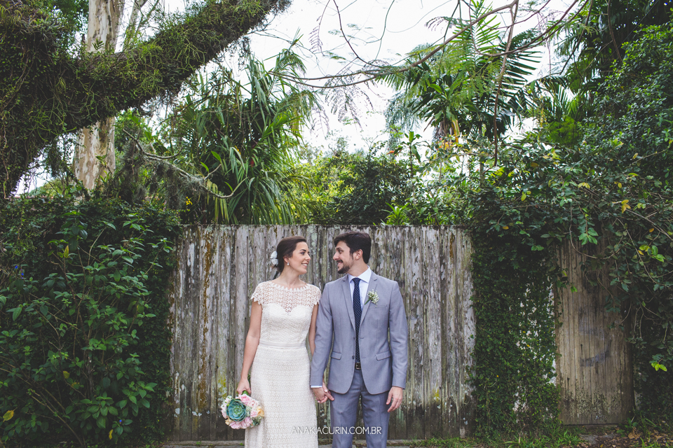Casamento Mini Wedding da Bruna e Pablo que aconteceu no Restaurante Quinta, em Vargem Grande, Rio de Janeiro, Fotografia de casamento por Ana Kacurin. Casamento de dia, ao ar livre.