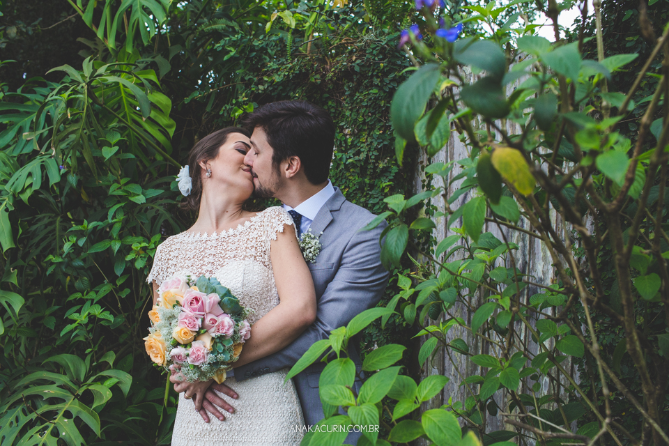 Casamento Mini Wedding da Bruna e Pablo que aconteceu no Restaurante Quinta, em Vargem Grande, Rio de Janeiro, Fotografia de casamento por Ana Kacurin. Casamento de dia, ao ar livre.