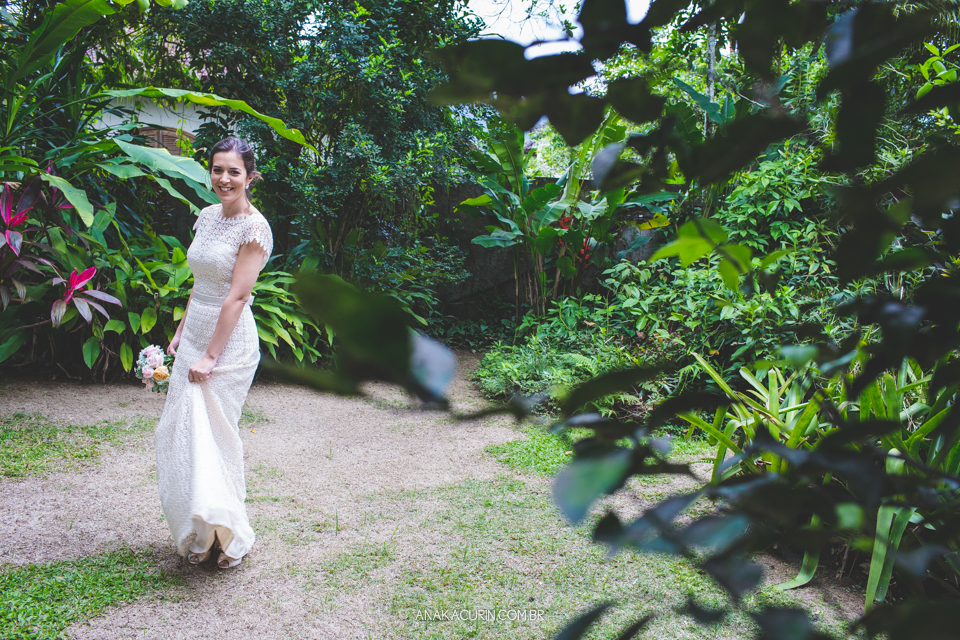 Casamento Mini Wedding da Bruna e Pablo que aconteceu no Restaurante Quinta, em Vargem Grande, Rio de Janeiro, Fotografia de casamento por Ana Kacurin. Casamento de dia, ao ar livre.
