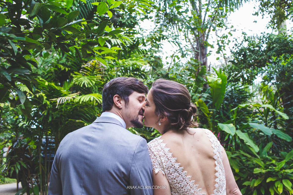 Casamento Mini Wedding da Bruna e Pablo que aconteceu no Restaurante Quinta, em Vargem Grande, Rio de Janeiro, Fotografia de casamento por Ana Kacurin. Casamento de dia, ao ar livre.