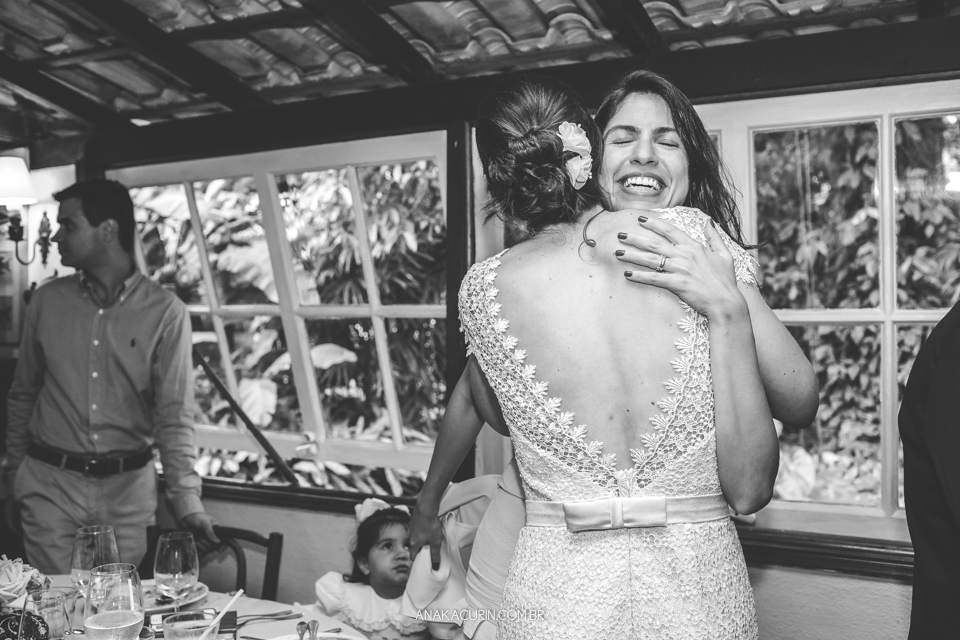 Casamento Mini Wedding da Bruna e Pablo que aconteceu no Restaurante Quinta, em Vargem Grande, Rio de Janeiro, Fotografia de casamento por Ana Kacurin. Casamento de dia, ao ar livre.