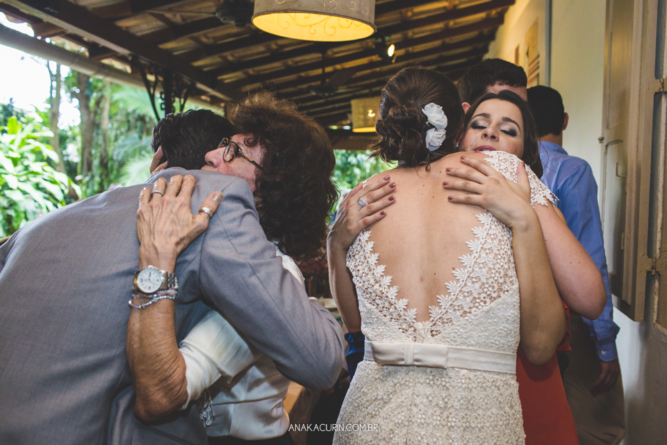 Casamento Mini Wedding da Bruna e Pablo que aconteceu no Restaurante Quinta, em Vargem Grande, Rio de Janeiro, Fotografia de casamento por Ana Kacurin. Casamento de dia, ao ar livre.