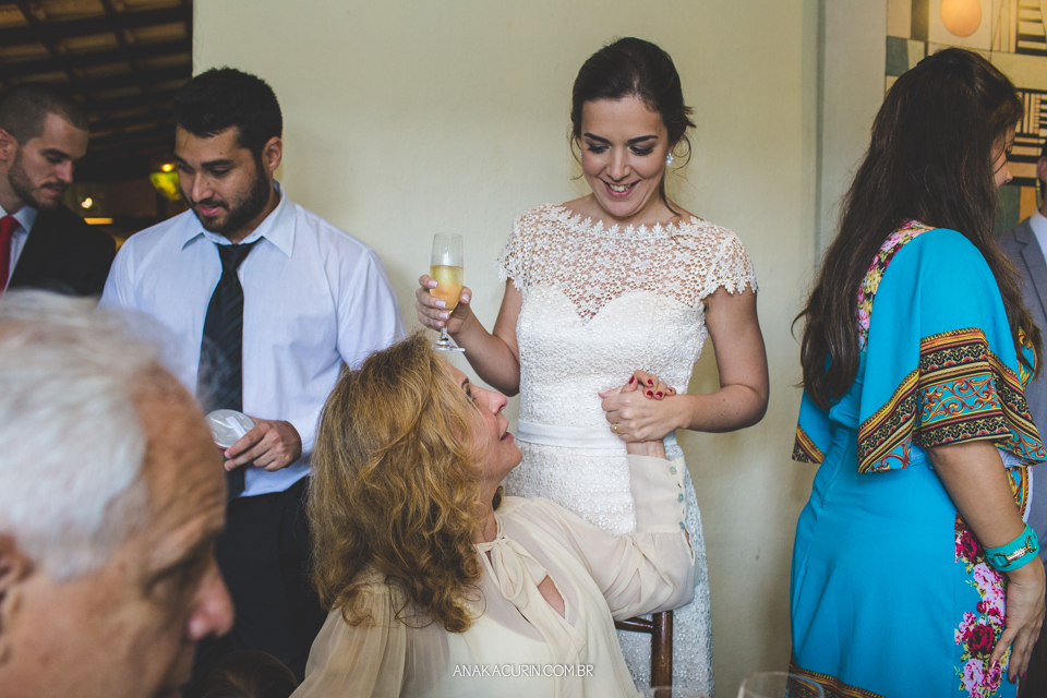 Casamento Mini Wedding da Bruna e Pablo que aconteceu no Restaurante Quinta, em Vargem Grande, Rio de Janeiro, Fotografia de casamento por Ana Kacurin. Casamento de dia, ao ar livre.