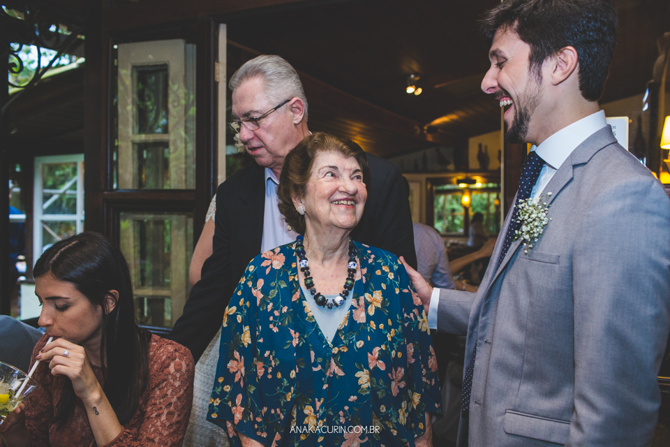 Casamento Mini Wedding da Bruna e Pablo que aconteceu no Restaurante Quinta, em Vargem Grande, Rio de Janeiro, Fotografia de casamento por Ana Kacurin. Casamento de dia, ao ar livre.