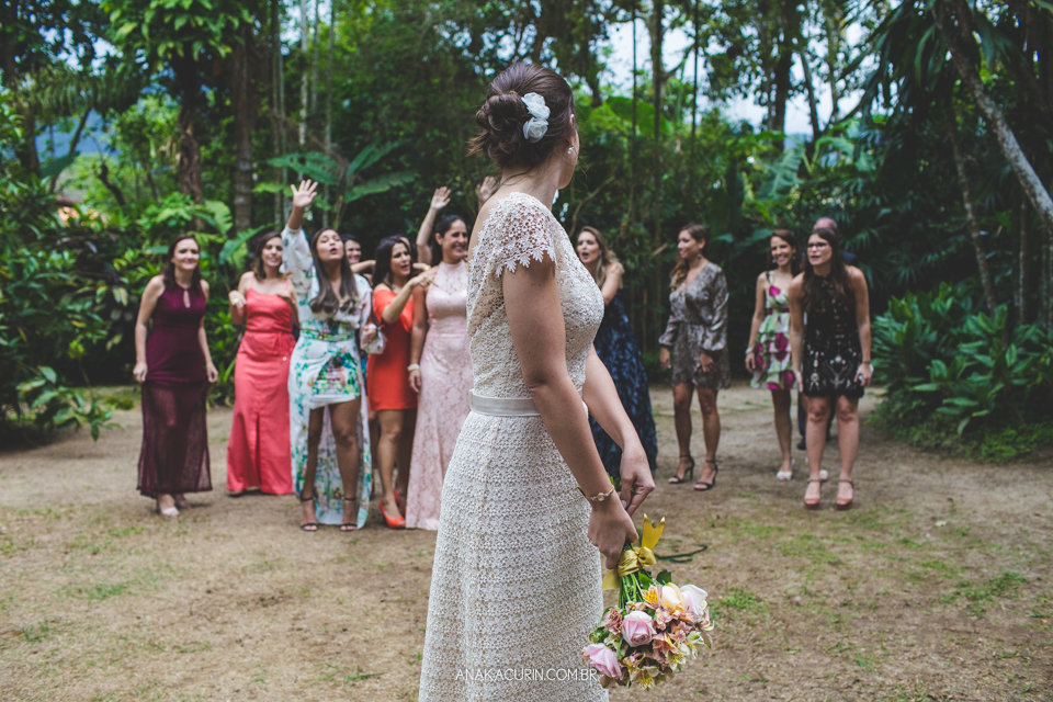 Casamento Mini Wedding da Bruna e Pablo que aconteceu no Restaurante Quinta, em Vargem Grande, Rio de Janeiro, Fotografia de casamento por Ana Kacurin. Casamento de dia, ao ar livre.