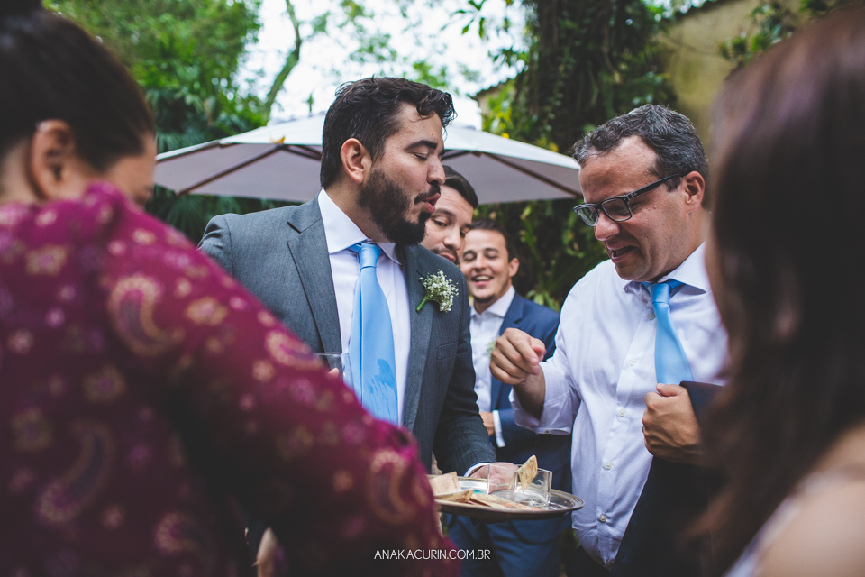Casamento Mini Wedding da Bruna e Pablo que aconteceu no Restaurante Quinta, em Vargem Grande, Rio de Janeiro, Fotografia de casamento por Ana Kacurin. Casamento de dia, ao ar livre.