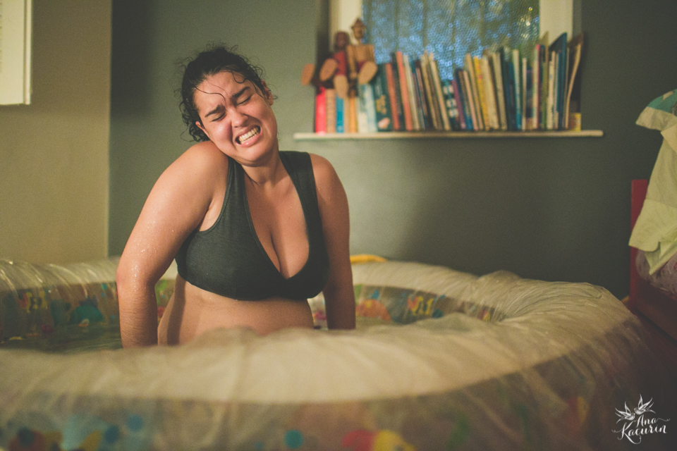 Parto domiciliar da bebê Malu, filha da mamãe Thalita Dol Essinger com assistência da enfermeira obstétrica Maíra Libertad, assistência de Marcella Pereira e doulagem de Paula Ceci Villaça.