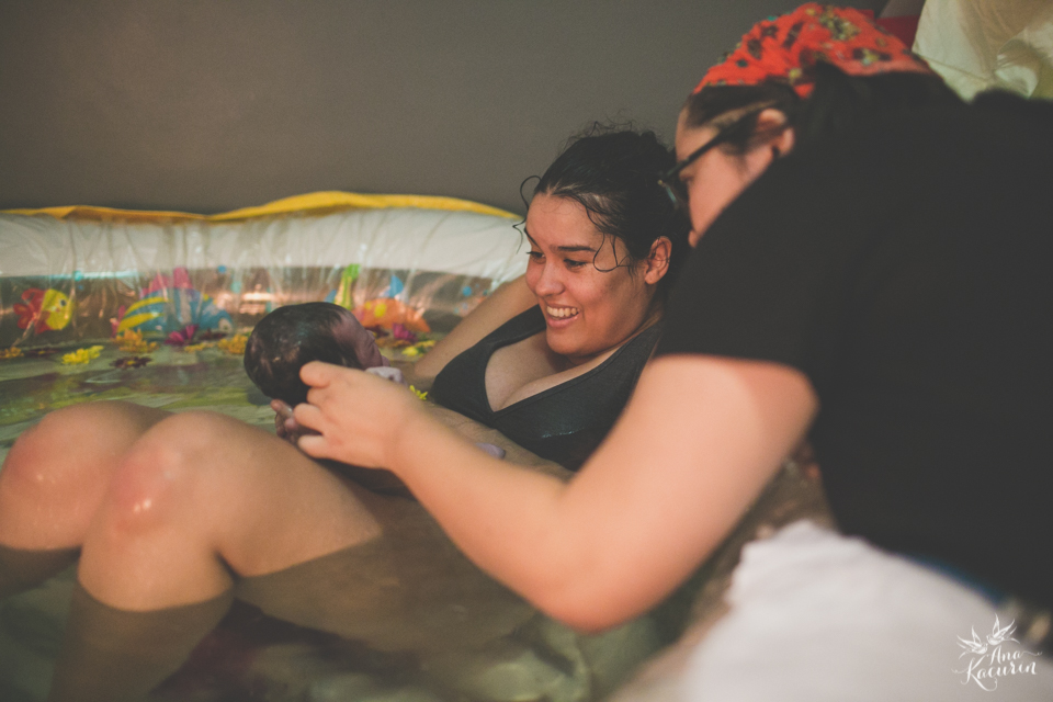 Parto domiciliar da bebê Malu, filha da mamãe Thalita Dol Essinger com assistência da enfermeira obstétrica Maíra Libertad, assistência de Marcella Pereira e doulagem de Paula Ceci Villaça.