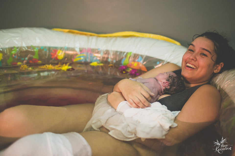 Parto domiciliar da bebê Malu, filha da mamãe Thalita Dol Essinger com assistência da enfermeira obstétrica Maíra Libertad, assistência de Marcella Pereira e doulagem de Paula Ceci Villaça.