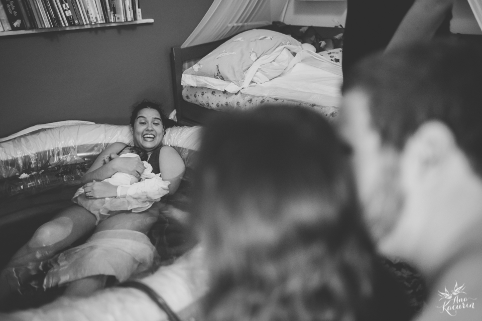 Parto domiciliar da bebê Malu, filha da mamãe Thalita Dol Essinger com assistência da enfermeira obstétrica Maíra Libertad, assistência de Marcella Pereira e doulagem de Paula Ceci Villaça.