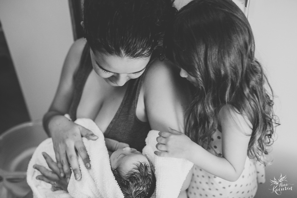 Parto domiciliar da bebê Malu, filha da mamãe Thalita Dol Essinger com assistência da enfermeira obstétrica Maíra Libertad, assistência de Marcella Pereira e doulagem de Paula Ceci Villaça.