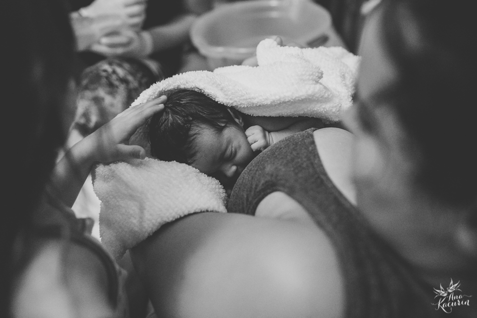 Parto domiciliar da bebê Malu, filha da mamãe Thalita Dol Essinger com assistência da enfermeira obstétrica Maíra Libertad, assistência de Marcella Pereira e doulagem de Paula Ceci Villaça.