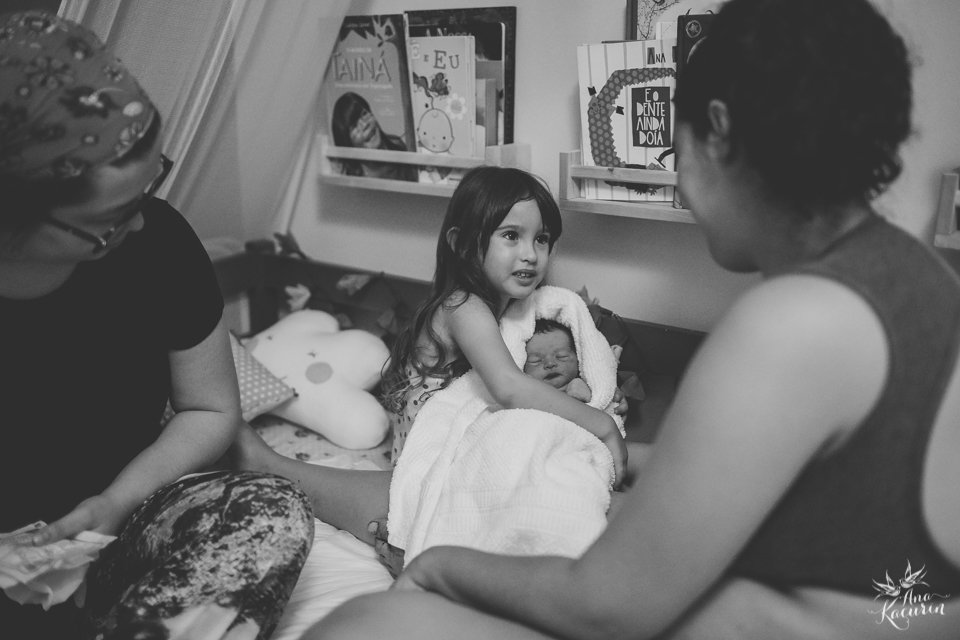 Parto domiciliar da bebê Malu, filha da mamãe Thalita Dol Essinger com assistência da enfermeira obstétrica Maíra Libertad, assistência de Marcella Pereira e doulagem de Paula Ceci Villaça.