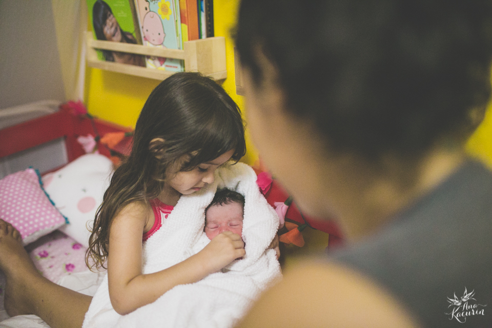 Parto domiciliar da bebê Malu, filha da mamãe Thalita Dol Essinger com assistência da enfermeira obstétrica Maíra Libertad, assistência de Marcella Pereira e doulagem de Paula Ceci Villaça.