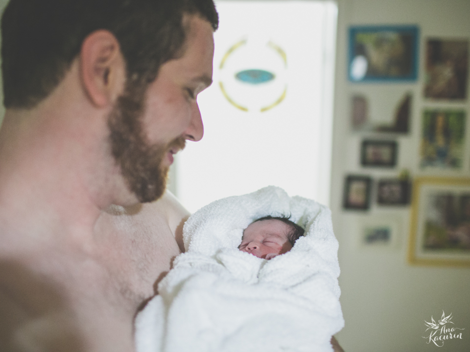 Parto domiciliar da bebê Malu, filha da mamãe Thalita Dol Essinger com assistência da enfermeira obstétrica Maíra Libertad, assistência de Marcella Pereira e doulagem de Paula Ceci Villaça.