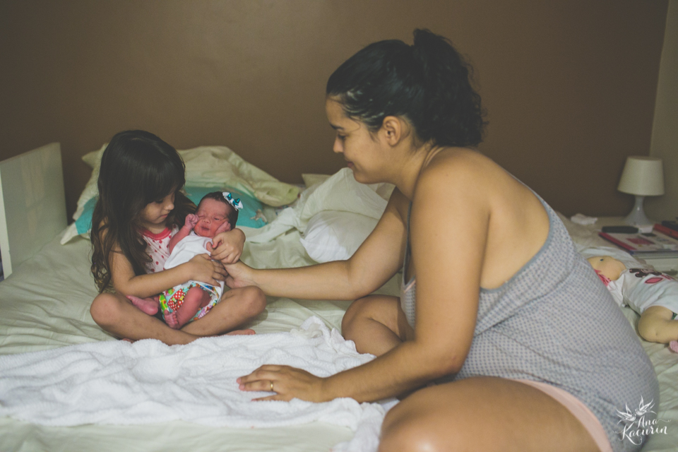Parto domiciliar da bebê Malu, filha da mamãe Thalita Dol Essinger com assistência da enfermeira obstétrica Maíra Libertad, assistência de Marcella Pereira e doulagem de Paula Ceci Villaça.
