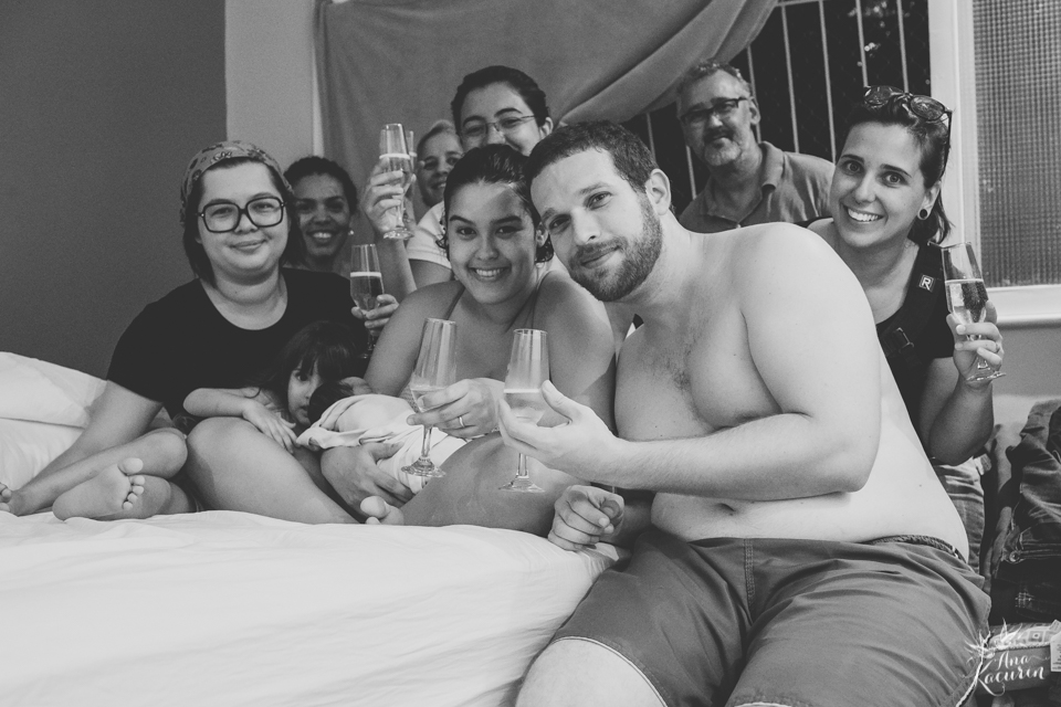 Parto domiciliar da bebê Malu, filha da mamãe Thalita Dol Essinger com assistência da enfermeira obstétrica Maíra Libertad, assistência de Marcella Pereira e doulagem de Paula Ceci Villaça.