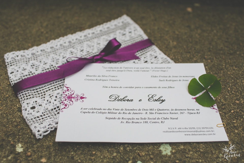 Casamento da Débora e do Esley que aconteceu na Capela do Colério Militar no RJ e festa no Clube Militar na Cinelândia, fotografado por Ana Kacurin, fotógrafa de casamentos no Rio de Janeiro.