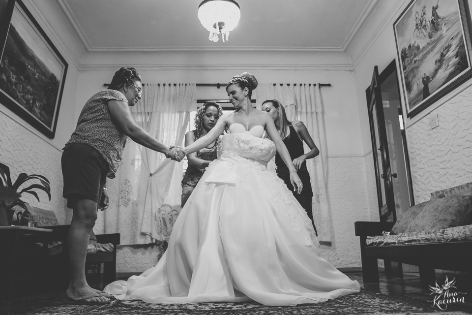 Casamento da Débora e do Esley que aconteceu na Capela do Colério Militar no RJ e festa no Clube Militar na Cinelândia, fotografado por Ana Kacurin, fotógrafa de casamentos no Rio de Janeiro.